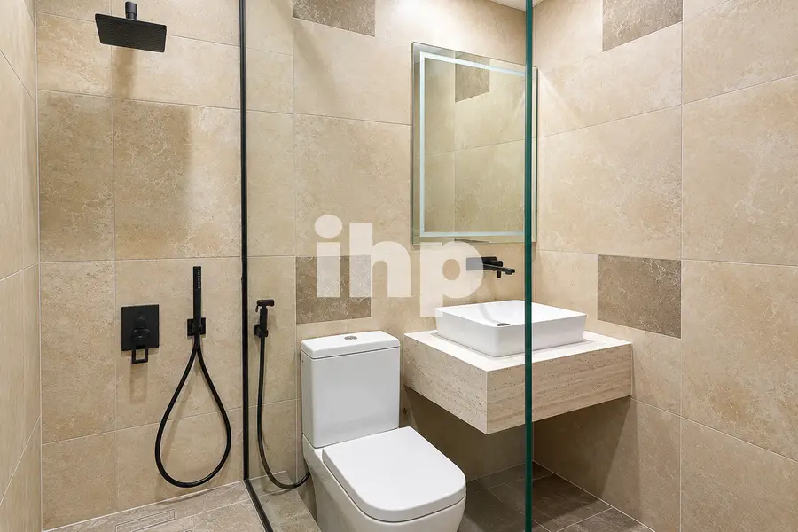 Exclusive | Corporate-Tenanted Building | Liwan 2