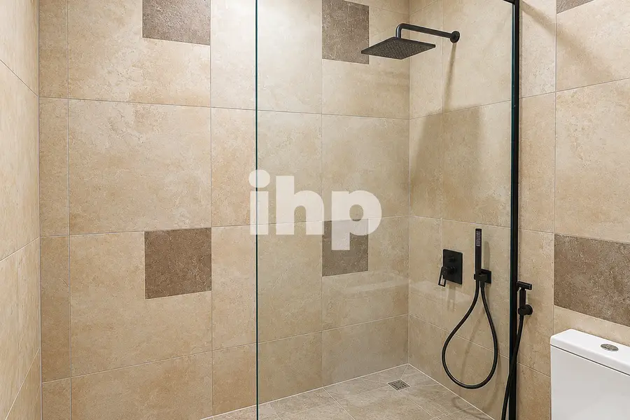 Exclusive | Corporate-Tenanted Building | Liwan 2