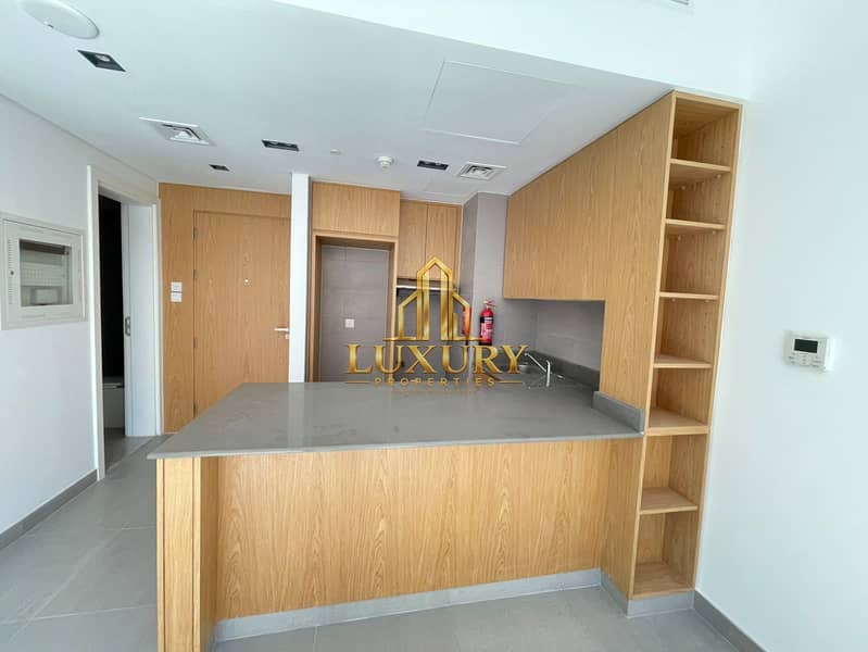 6 Spacious 1 BHK with Pool View | AED 42,999 | 4 Yearly Installments