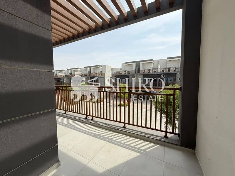 4 Balcony 005. jpeg