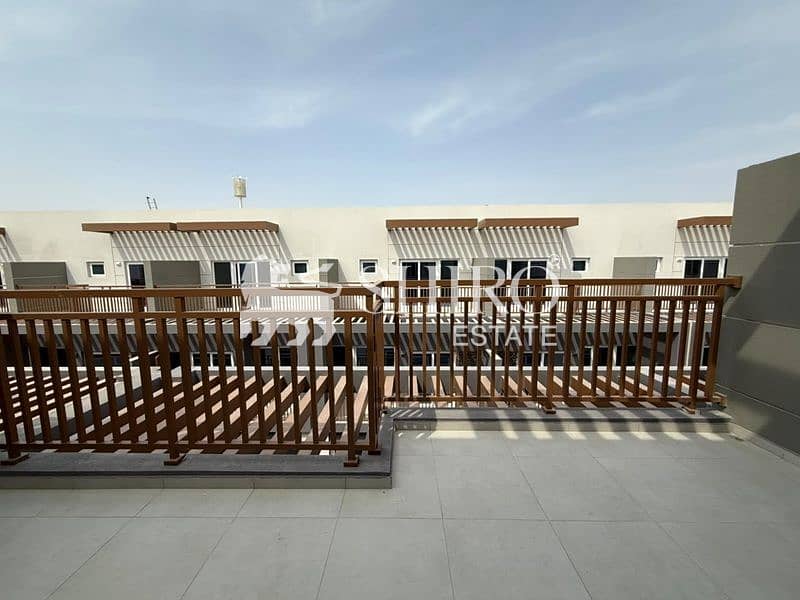 20 Balcony B 001. jpeg