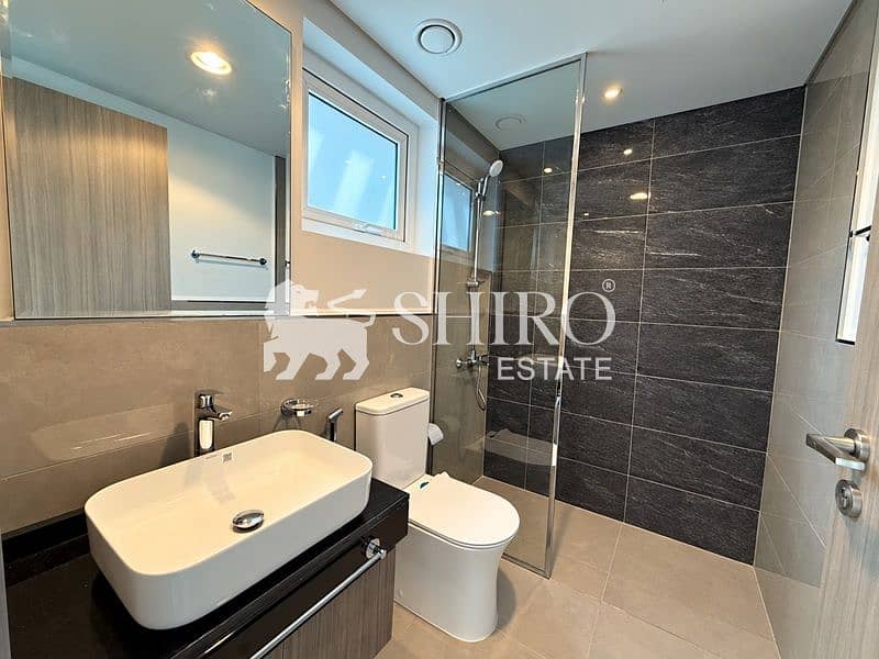 49 Bathroom 001. jpeg