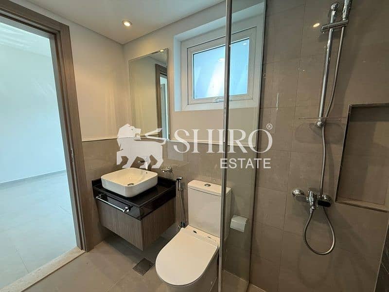 52 Bathroom 004. jpeg