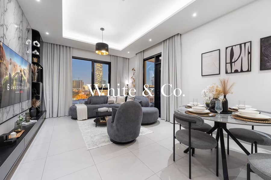 Modern Unit | Rooftop Pool | Top Location