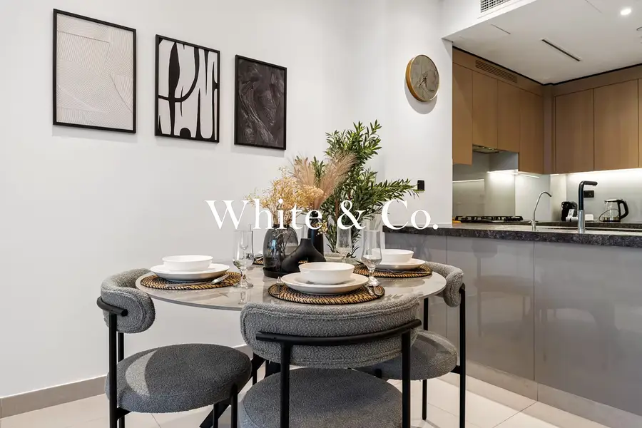 Modern Unit | Rooftop Pool | Top Location