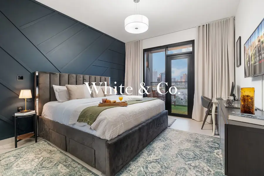 Modern Unit | Rooftop Pool | Top Location