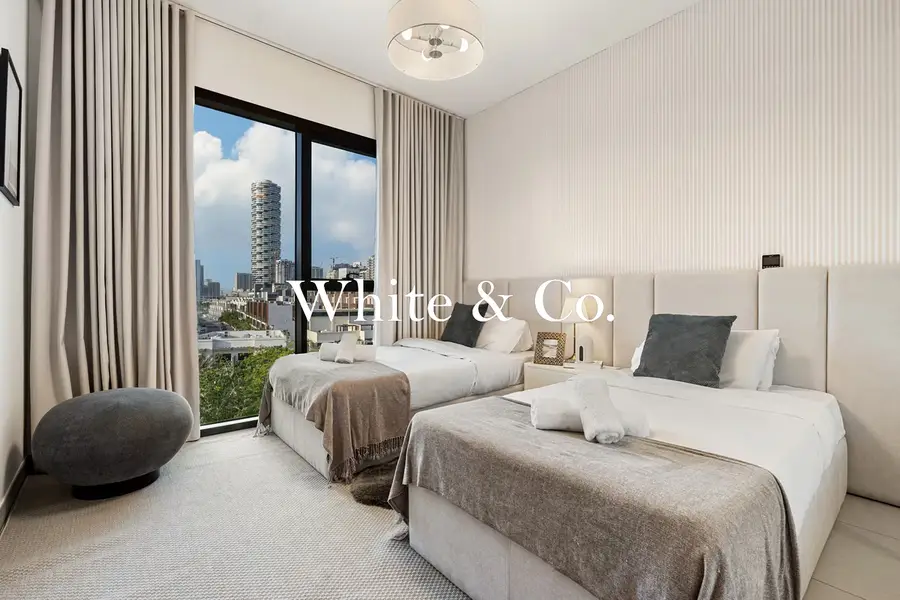 Modern Unit | Rooftop Pool | Top Location
