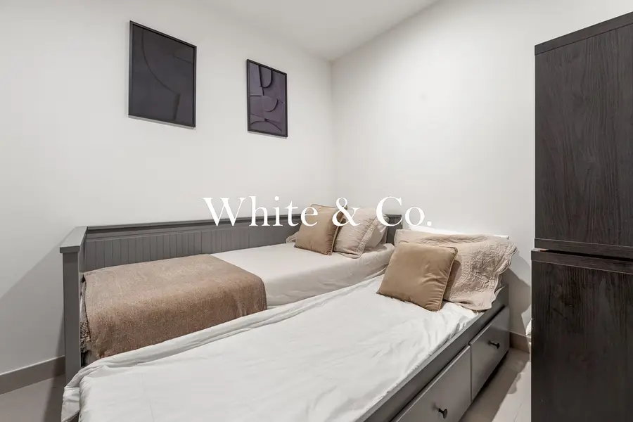Modern Unit | Rooftop Pool | Top Location