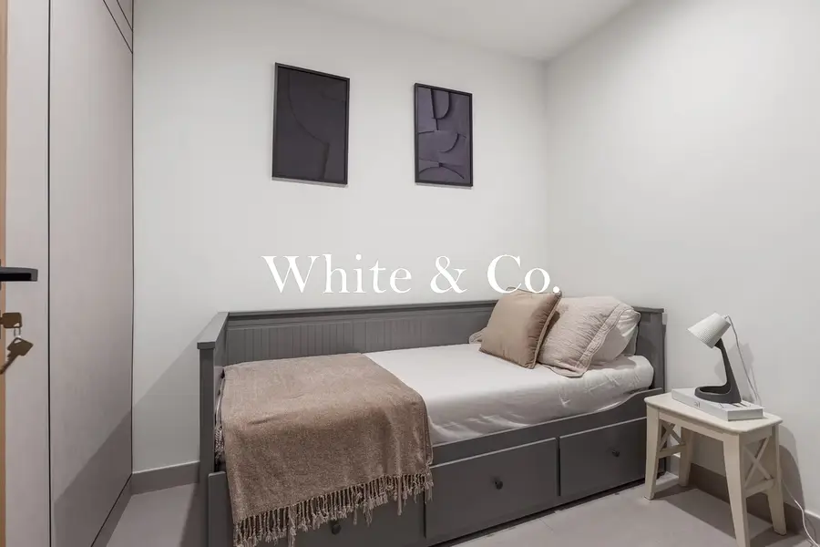 Modern Unit | Rooftop Pool | Top Location