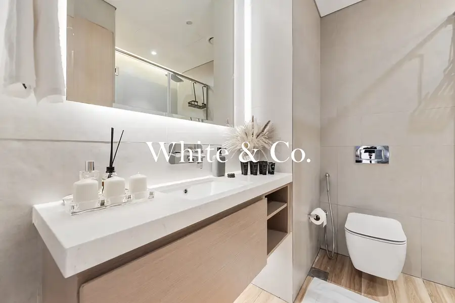 Modern Unit | Rooftop Pool | Top Location