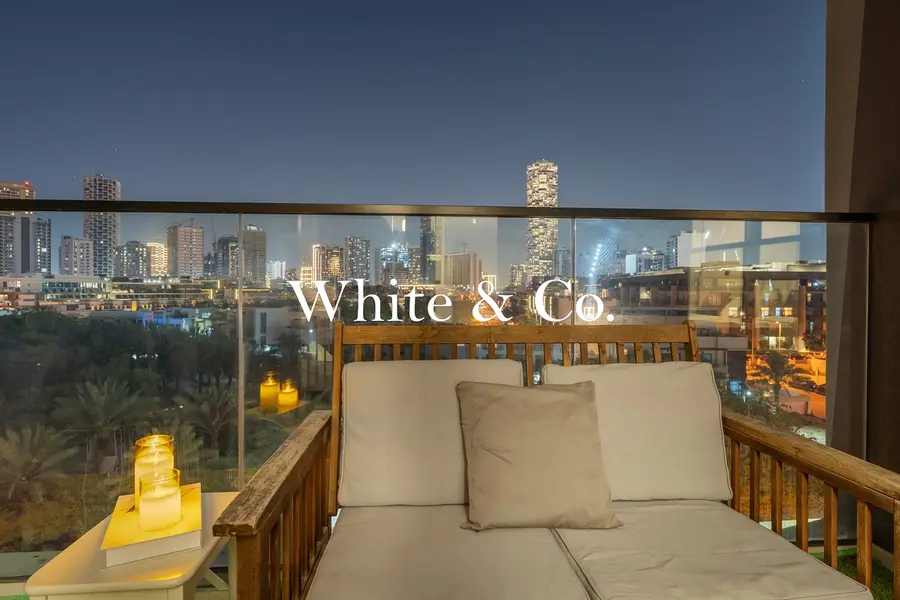 Modern Unit | Rooftop Pool | Top Location