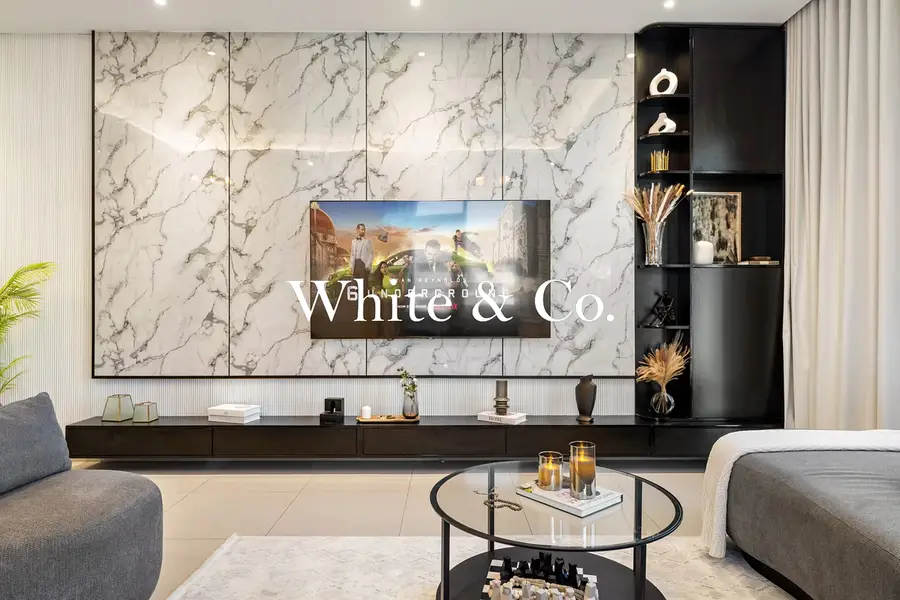 Modern Unit | Rooftop Pool | Top Location
