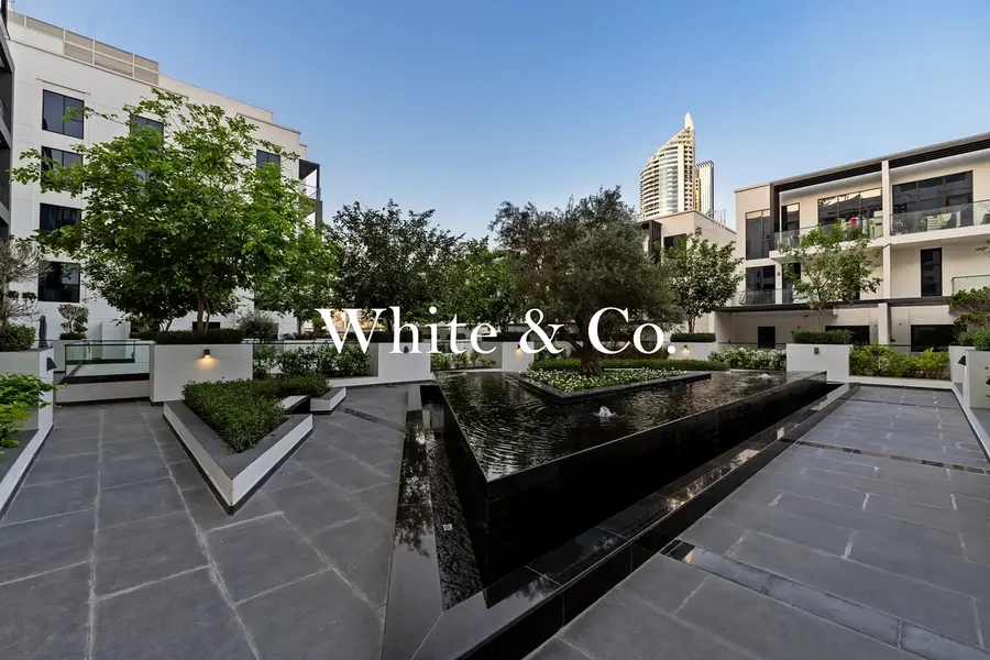 Modern Unit | Rooftop Pool | Top Location