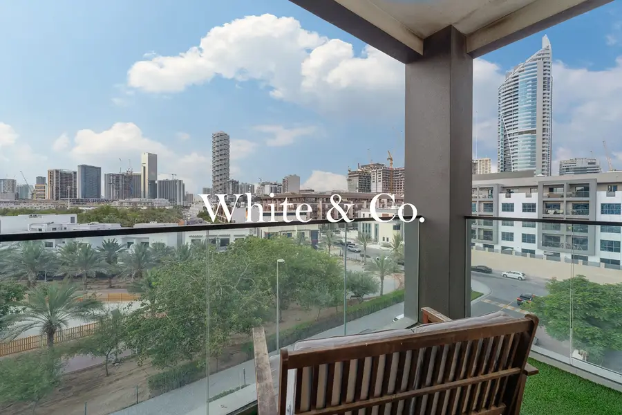 Modern Unit | Rooftop Pool | Top Location