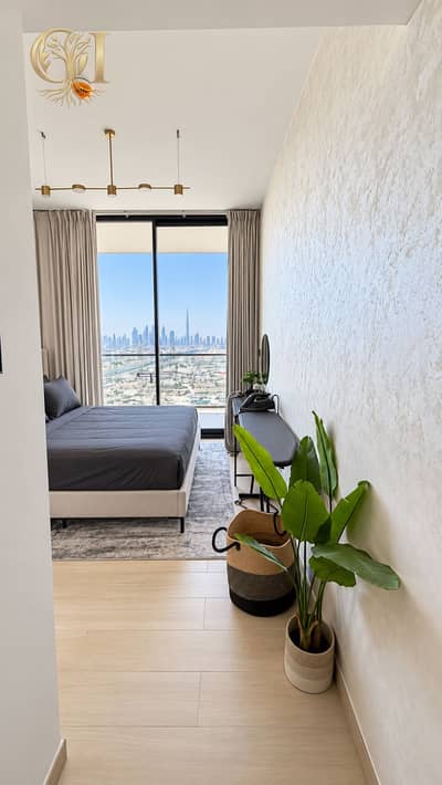 Appartement de 1 chambre à à louer à Jumeirah Village Circle (JVC), Dubai - Minimal Bedroom with Skyline View. png