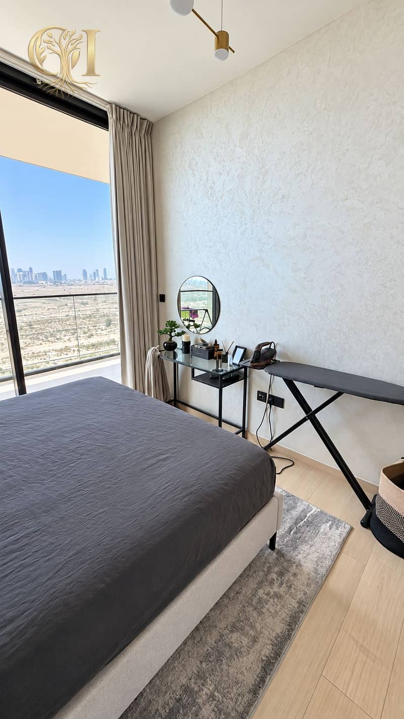 3 Modern Minimalist Bedroom with City View. png