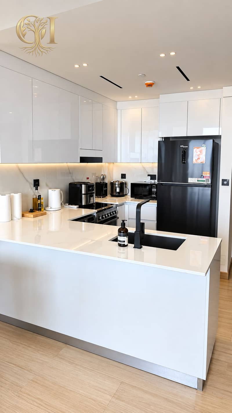 5 Modern White Marble Kitchen Interior. png