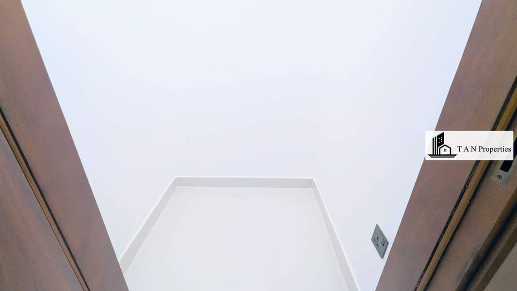 9 1000966077. jpg