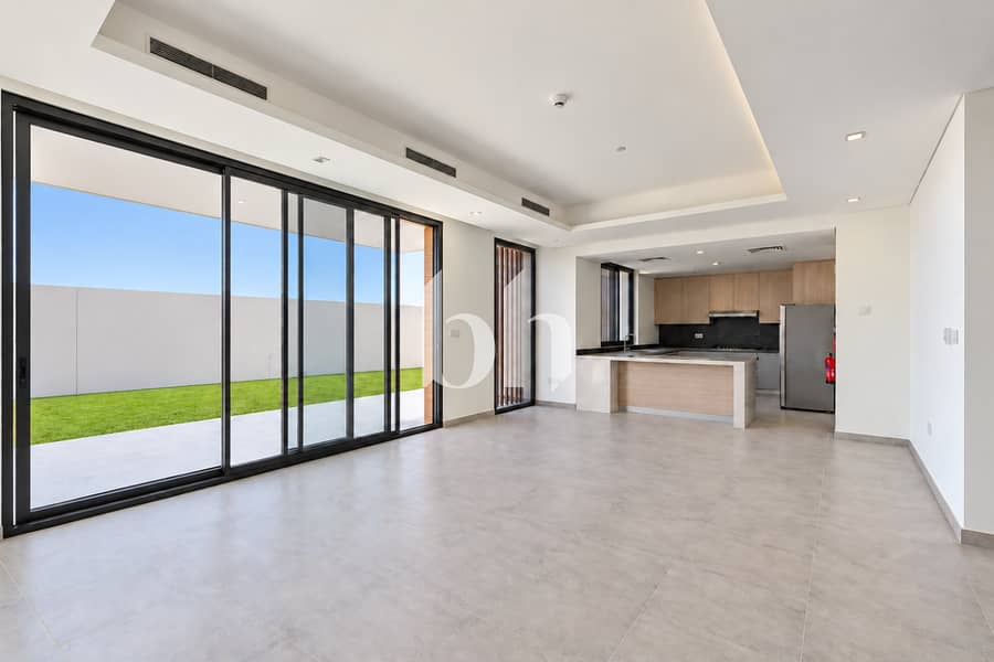 2 Neatlawnbesideglassdoors