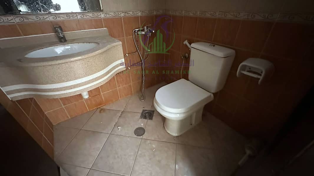 17 apartment-for-rent-3-bedroom-altaawn-alsharqh-bathroom-09. jpg