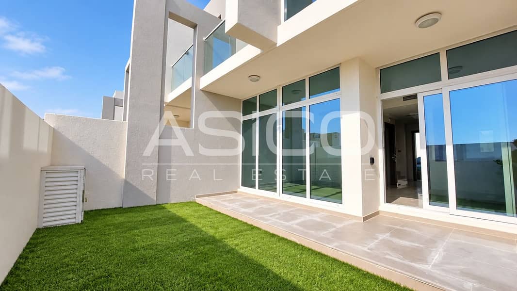 Spacious 3 Bed Family Home | Private Garden | D2 Spacious 3 Bed Family Home | Private Garden | D2