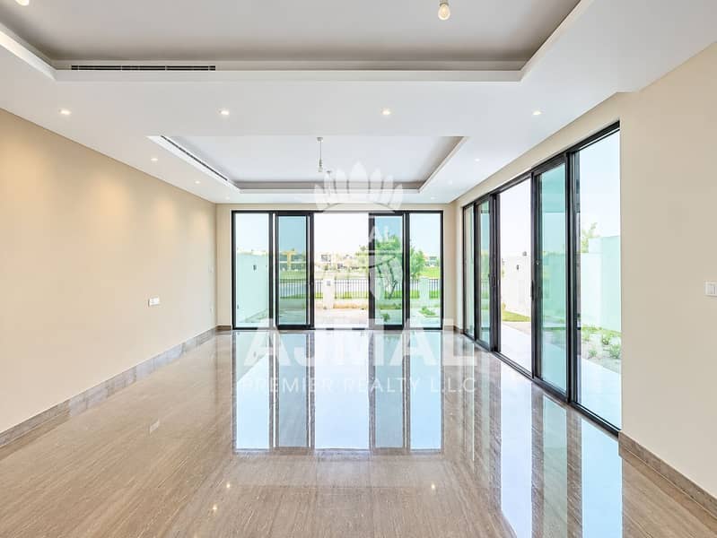2 Sunlit Modern Glass Living Space. png