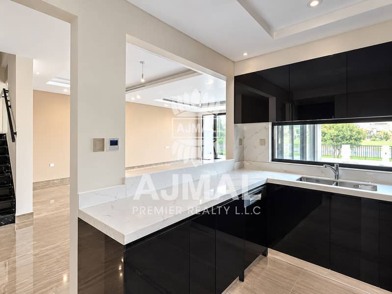 6 Glossy Black and Marble Modern Kitchen. png