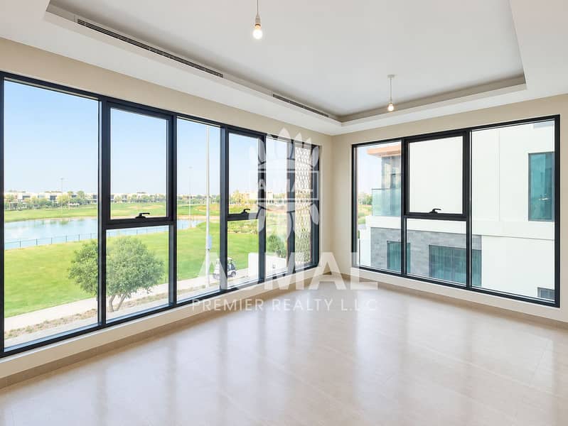 12 Bright Modern Room with Park Views. png