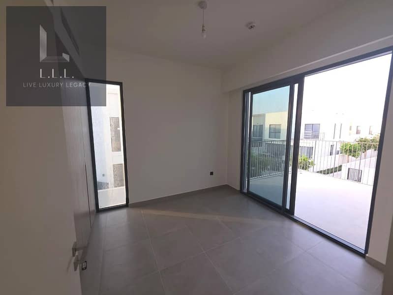 8 09714a7b-5ee4-4911-b609-7775e8b5b6f6. jpg