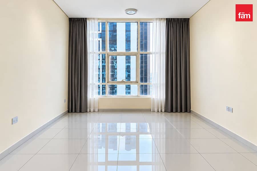 Spacious | Balcony | Closed Kitchen Spacious | Balcony | Closed Kitchen