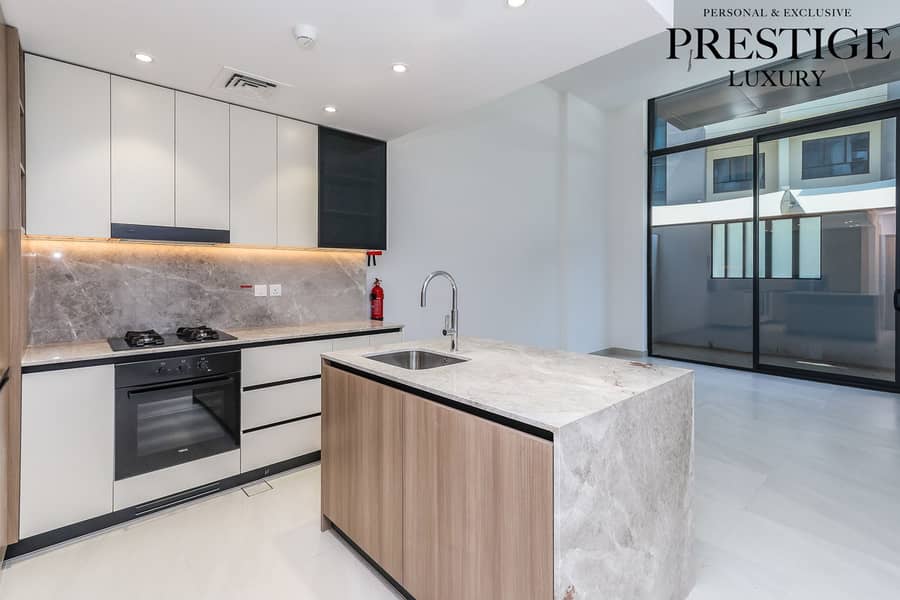 2 PONE9010. jpg