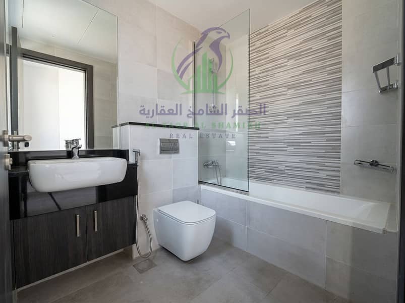 12 Real_estate_photo_enhancement_in…_202608181244. jpeg