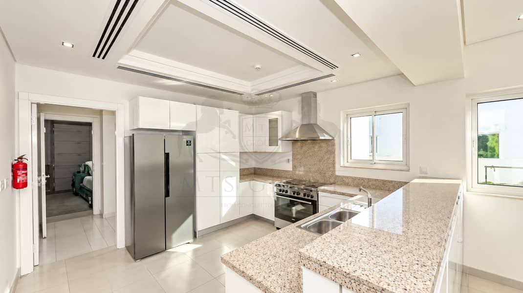 3 Bright Modern Kitchen with Granite Peninsula. png