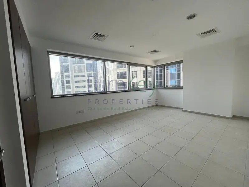 2 BR Large layout |Sea view |near to metro |Vacant