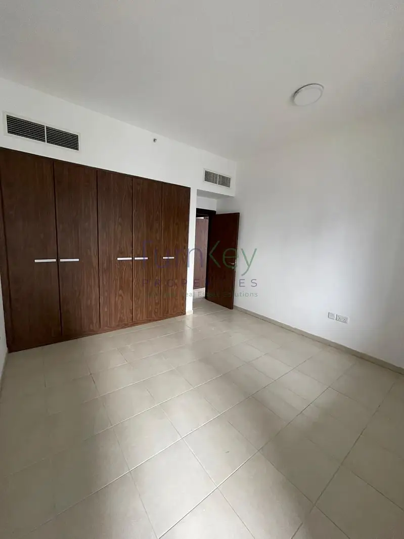2 BR Large layout |Sea view |near to metro |Vacant