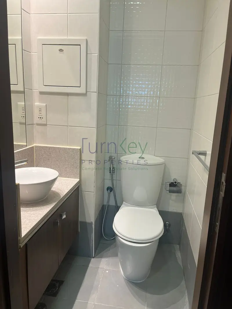 2 BR Large layout |Sea view |near to metro |Vacant