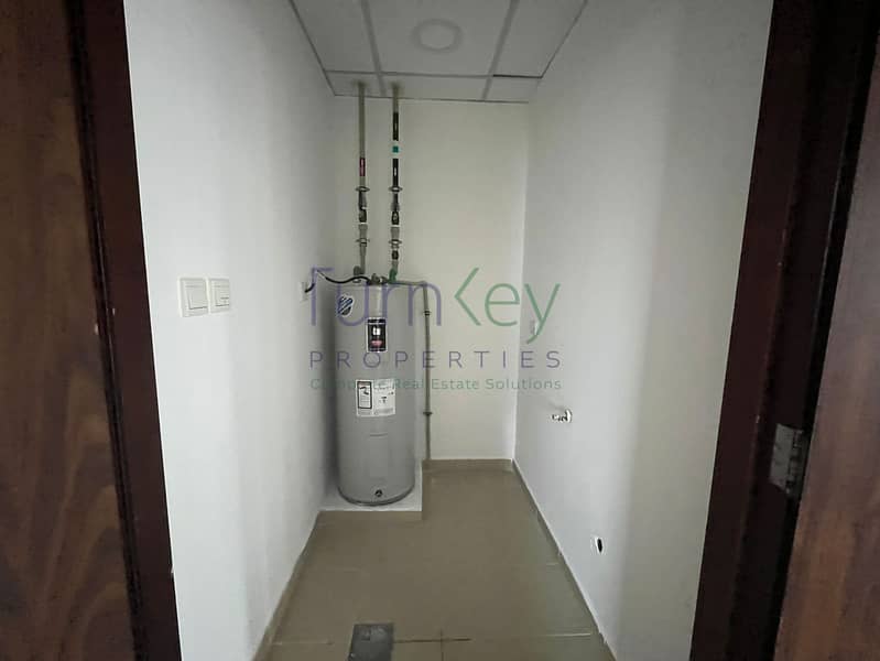 15 utitlyt room. jpg