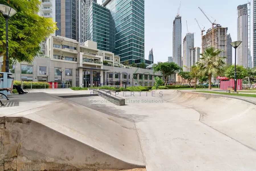2 BR Large layout |Sea view |near to metro |Vacant