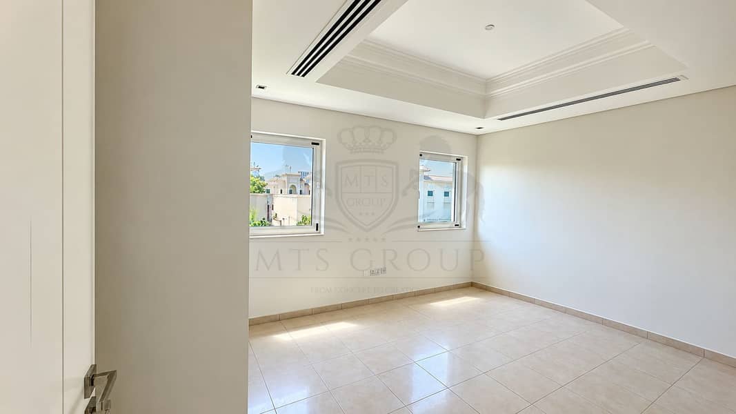 2 Bright Minimalist Room with Tray Ceiling. png