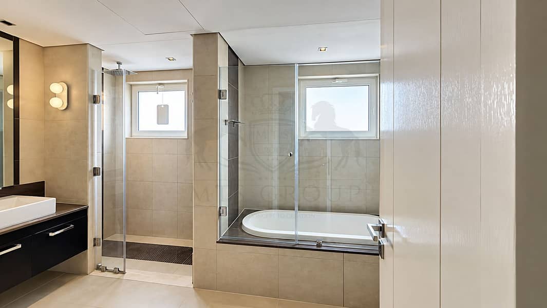 18 Modern Neutral-Toned Bathroom Interior. png