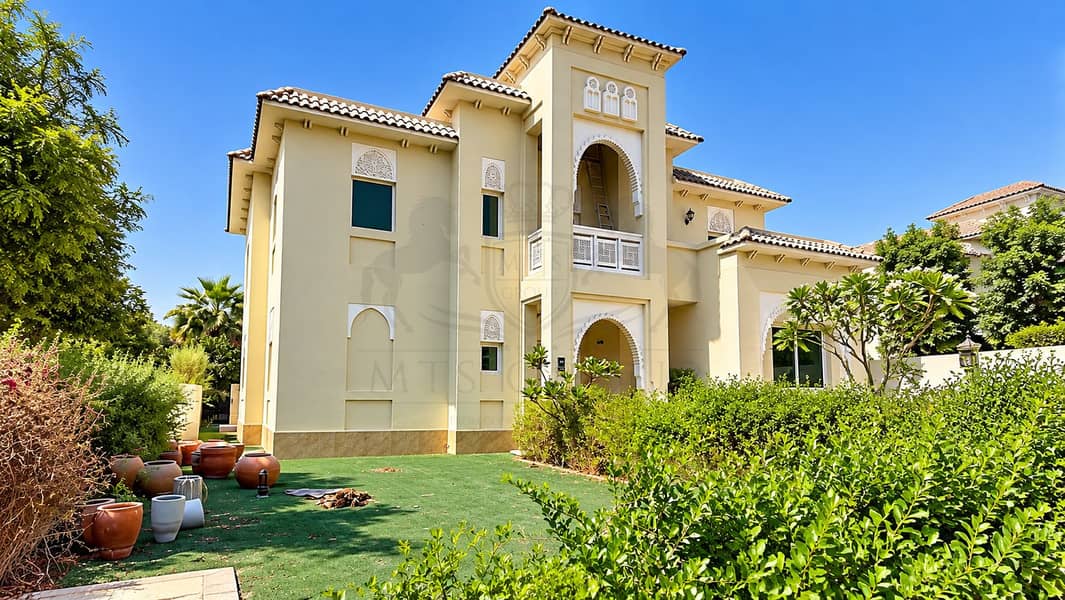 21 Moorish Villa Among Lush Gardens. png