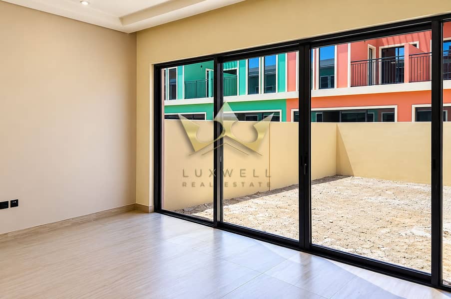 5 Bright Modern Room with Courtyard Views. png