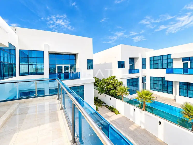 Modern 5BR Villa | Pool | Prime Location