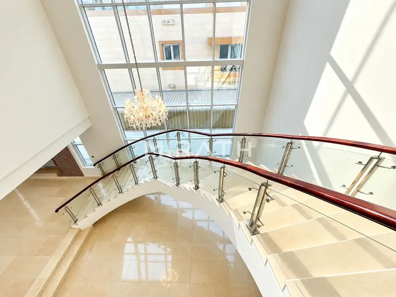 Modern 5BR Villa | Pool | Prime Location