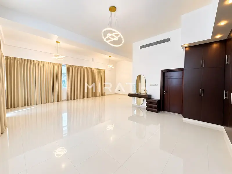 Modern 5BR Villa | Pool | Prime Location