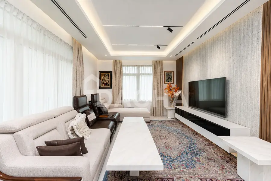 Fully Renovated and Furnished | A Type | Mid Floor