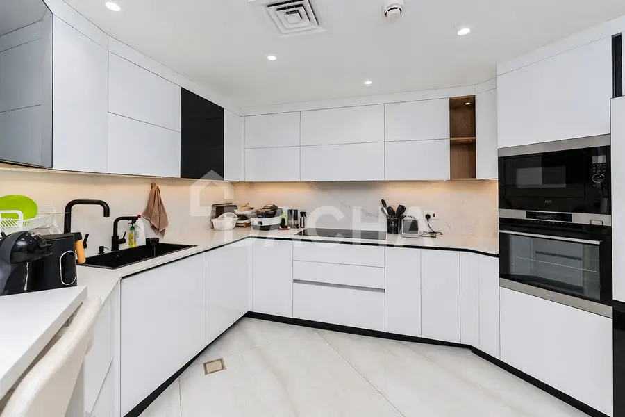 Fully Renovated and Furnished | A Type | Mid Floor