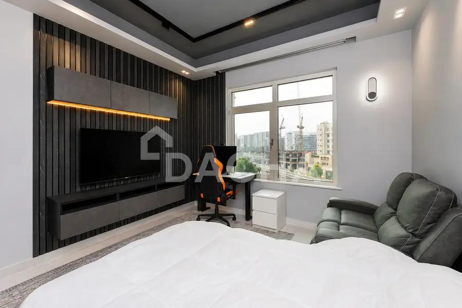 Fully Renovated and Furnished | A Type | Mid Floor
