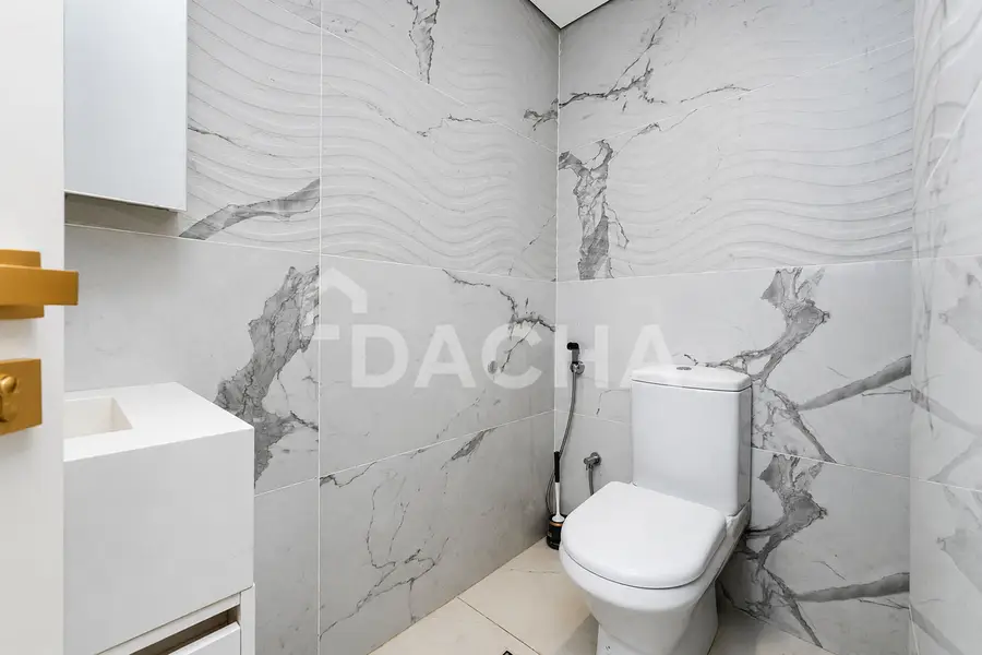 Fully Renovated and Furnished | A Type | Mid Floor
