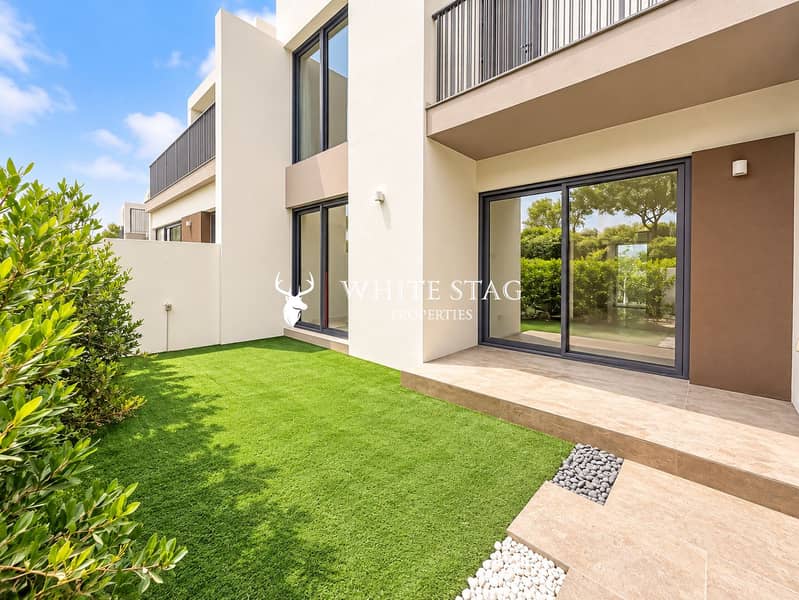 Modern Townhouse Garden Patio. png Modern Townhouse Garden Patio. png